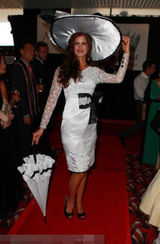 组图：剑桥24岁医科学生摘得英国小姐桂冠