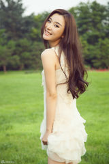 组图：冯婧杂志大片甜美 楚楚动人优雅自信