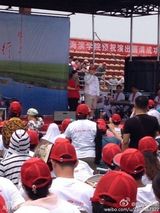 组图：赵本山17岁儿子近照曝光 身形健壮