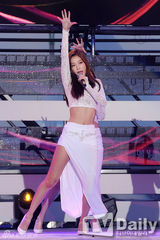 组图：刘在石率《无限挑战》参加赛车比赛