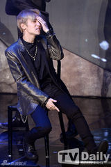 组图：TEEN TOP回归在即 魅惑眼神成熟蜕变