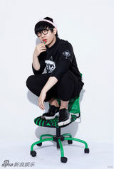 组图：汪苏泷公布潮范儿趣味写真