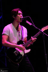 组图：韩团CNBLUE引爆广州体育馆 全场激情不停