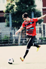 组图：冯铭潮球场帅性大片 桑巴之夏激情四射