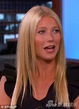 组图：小辣椒格温妮丝-帕特洛上节目 镂空小黑裙秀身材