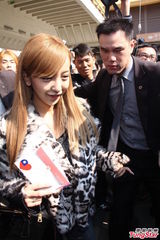 组图：AKB48板野友美来台笑容多 单飞人气更火