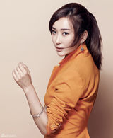 组图：杜若溪曝时尚写真大片 干练马尾御姐范儿