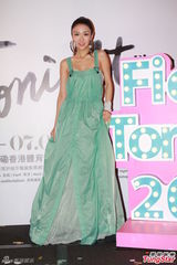 组图：薛凯琪绿裙现身记者会 否认骚粘曾志伟