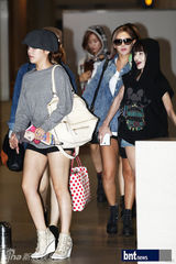 组图：韩国团体T-ara结束马来西亚演出抵达仁川机场