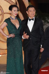 组图：刘德华刘嘉玲亮相2012年港姐总决选红毯