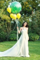 组图：张馨予唯美婚纱照 变身气质新娘期待幸福