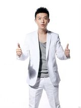 组图：包贝尔雅痞装写真  跳离《宫2》玩转时尚