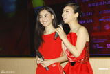 组图：陈思思将在香港开唱 张柏芝红装默契助阵
