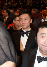 组图：黄志忠亮相电视节 两帝一后走红毯