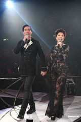 组图：汪明荃助阵关菊英演唱会 黄日华陈豪献唱