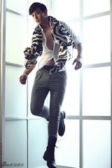组图：马文龙拍温暖系写真 型男魅力无可阻挡