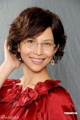 幻灯图：TVB新剧《飞女正传》剧照 蔡少芬造型多变