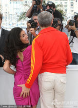 幻灯图集：《人与神》记者会 导演主演断背吻