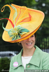 组图：英皇家赛马会女士日 奢华帽子秀愈演愈烈