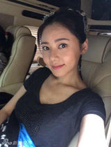 组图：韩星秋瓷炫晒素颜照 金鱼嘴卖萌