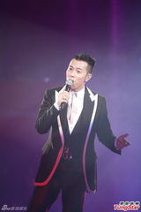 组图：张学友郑秀文等红馆开唱致敬张耀荣