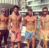 组图：最帅武打明星爆红 腹肌诱惑笑容迷人