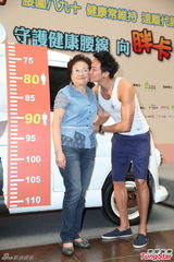 组图：何润东一身好肌肉却单身 老爸下达结婚令