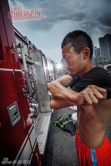 组图：世界杯掀足球热 消防员足球大片魅力四射