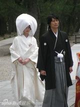 组图：佐佐木希新戏穿日本传统婚服美若天仙