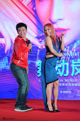 组图：温岚侧露蛮腰谈旧爱周杰伦 称愿参加婚礼