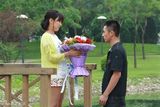 组图：《结婚》曝求爱照 沙溢捧玫瑰大献殷情