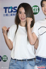 组图：台湾高雄赈灾晚会 萧敬腾萧亚轩群星呼吁