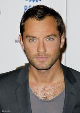 组图：裘德-洛17岁儿子当模特 帅气走秀似父亲