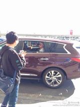 组图：《爸爸2》星爸萌娃抵新西兰 妈妈团随行