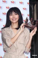 组图：孙燕姿自称“机车”情人 出新专辑显女人味 