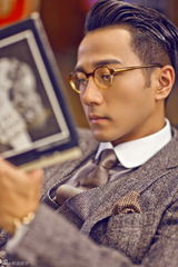 组图：刘恺威拍摄复古写真 再现老上海绅士迷情