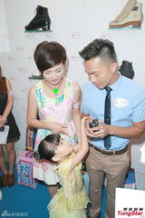 组图：胡诺言重视女儿开心 童星杨铠凝紧张升学