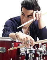 组图：李治廷复古风大片 打造私人音乐专场