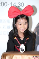 组图：乔乔cospaly化身小魔女 萌样超卡哇伊