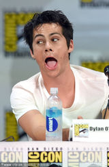 组图：《少狼》剧组基情四射 三帅哥关系复杂