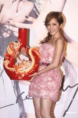 组图：萧亚轩新专辑庆功会爆料将拍微电影