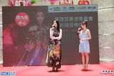 组图：萨顶顶个唱望邀陈奕迅 打算未来定居香港