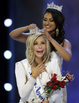 组图：2015美国小姐出炉 22岁纽约女孩夺冠