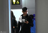 组图：吴奇隆离京 变身手机控与诗诗聊不停