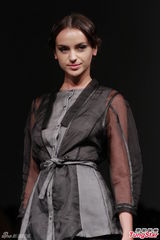 组图：霍启山绯闻女友性感走秀 拒谈郭晶晶怀孕