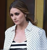 组图：纽约名媛奥利维亚潮装出街胸前激凸