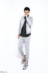 组图：冯铭潮动感大片曝光 律政新人萌范儿十足