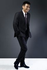 组图：李乃文鬼马写真 演多金老板获赞时尚先生