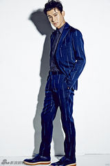 组图：乔振宇化身秋日暖男 雅痞风范熟男魅力