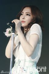 组图：韩团Wings宣传新歌 尽显清纯可爱